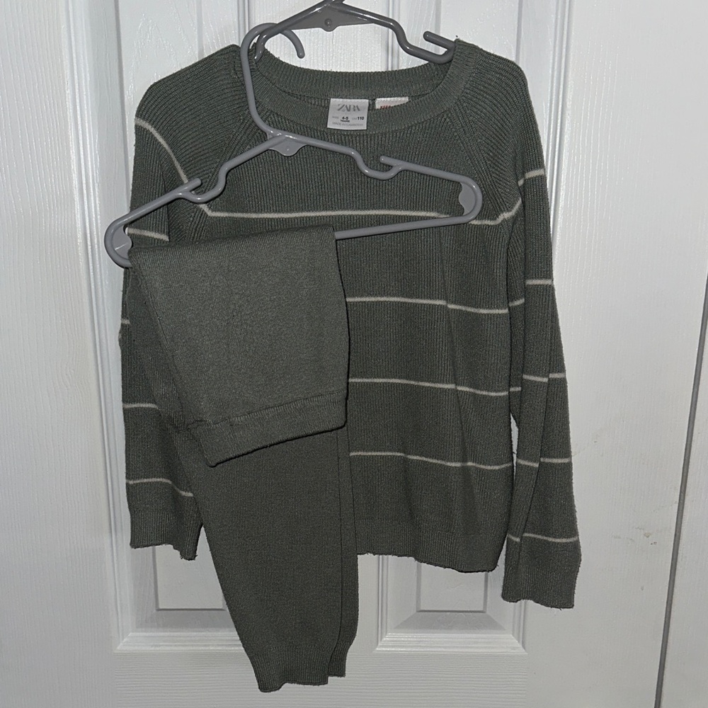 Zara Kids Matching Set in Dark Green and White